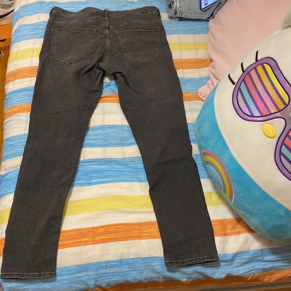 H&M Ripped jeans. - Picture 2 of 4